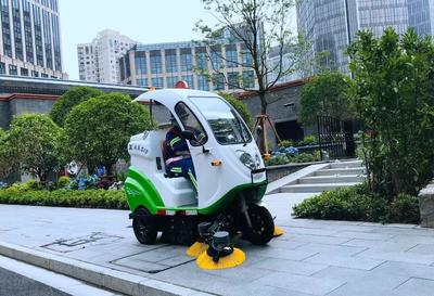 精益求“净”的小马路 智能化清洁机械如何重塑城市微循环